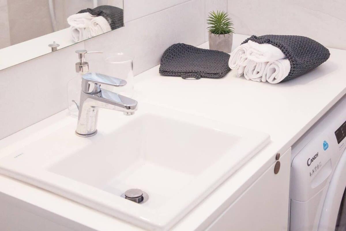 Fully Renovated, Modern Beauty In Central Athens! Bagian luar foto
